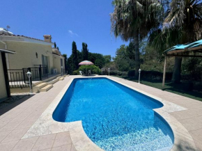 4 bedroom bungalow - huge outdoor ! Private pool !
